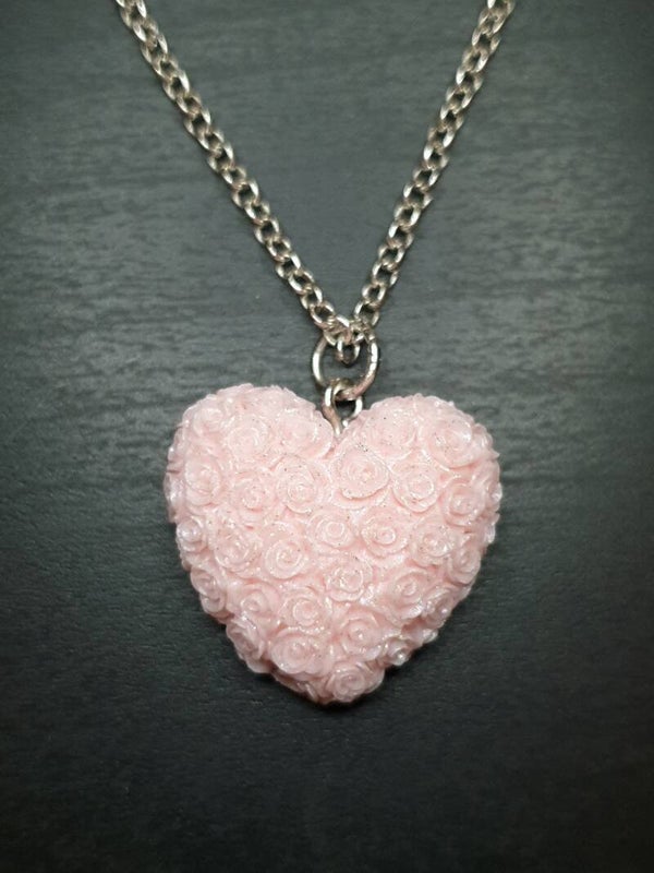 Collier fantaisie "Cœur fleurs" rose clair