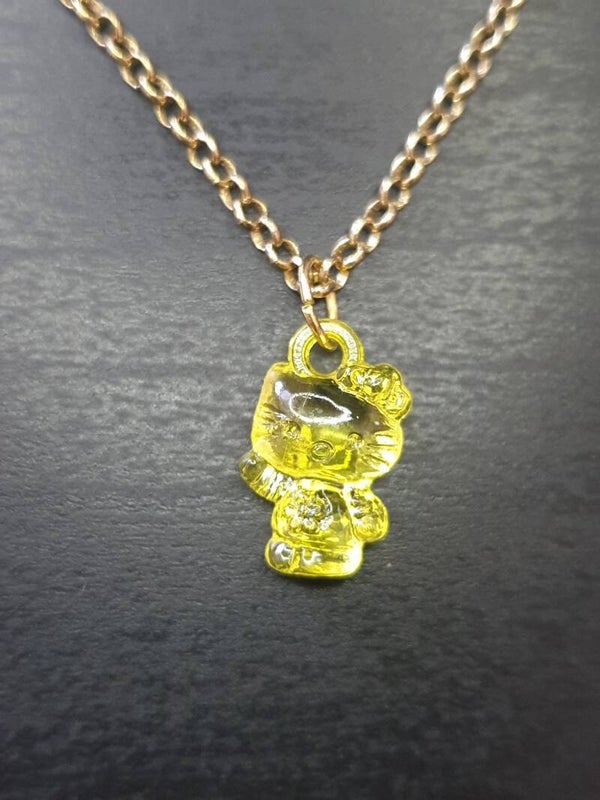 Collier fantaisie "Hello Kitty" jaune chaîne dorée