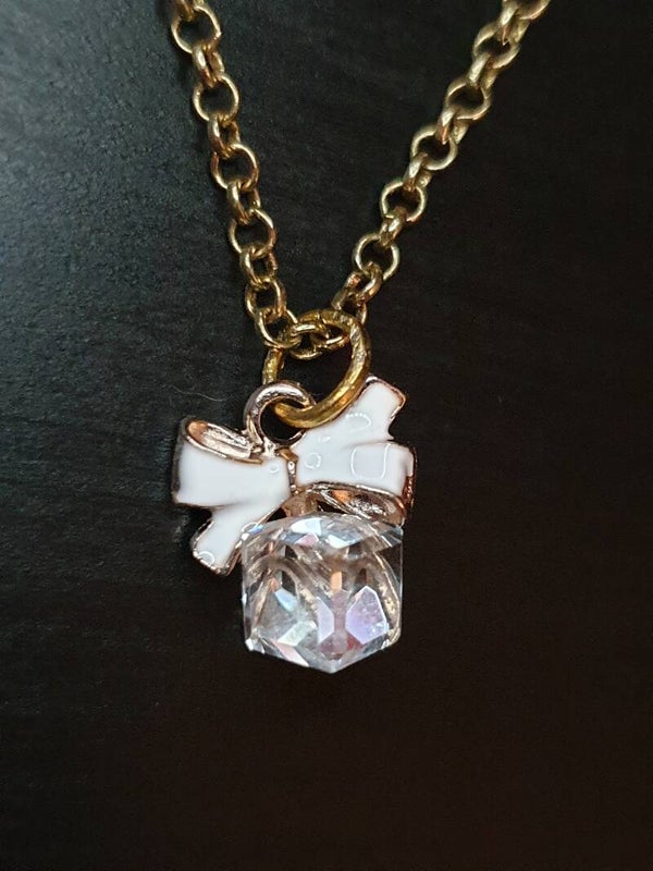 Collier fantaisie "Cadeau" blanc