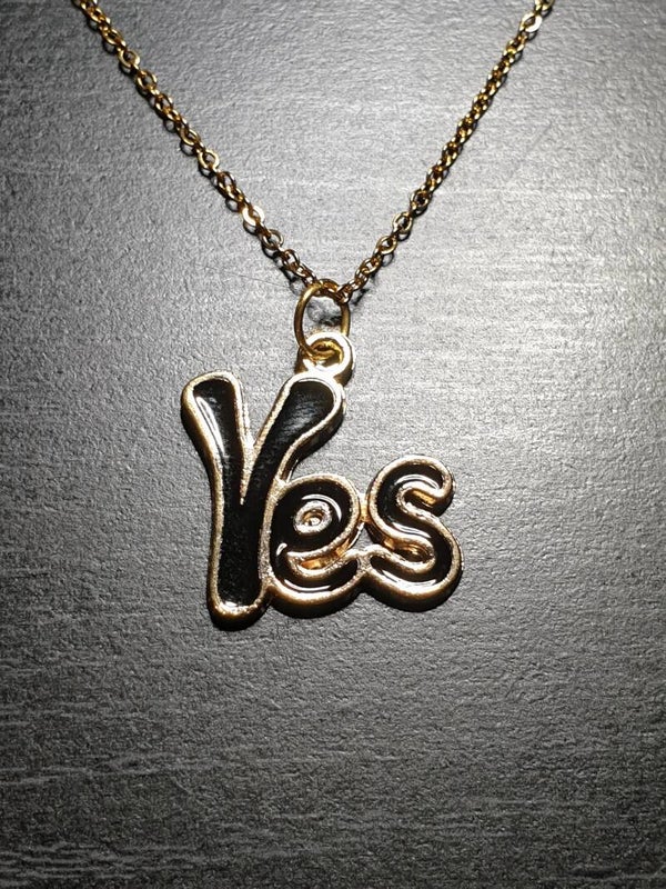 Collier "Yes"