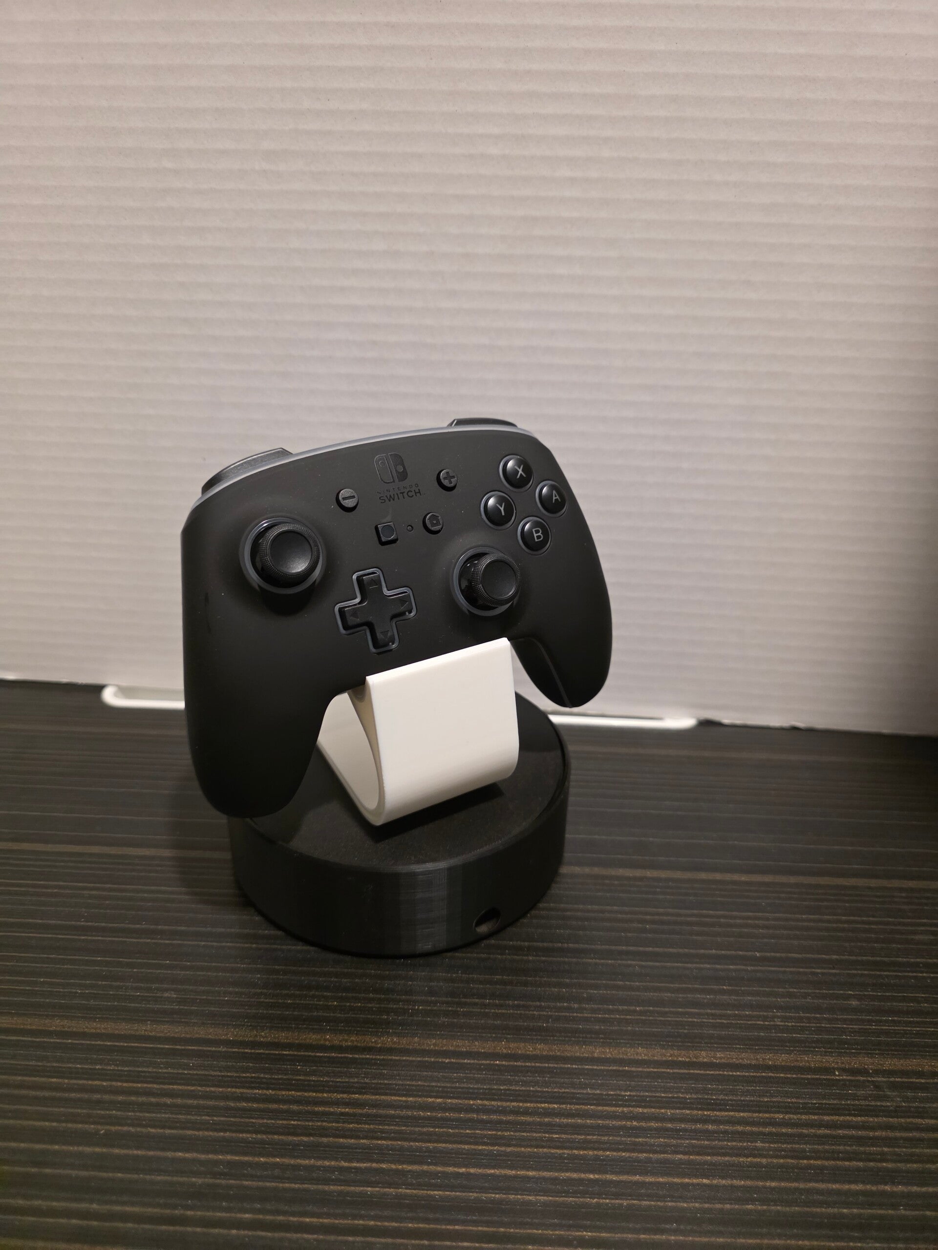Minimalistic Controller Stand