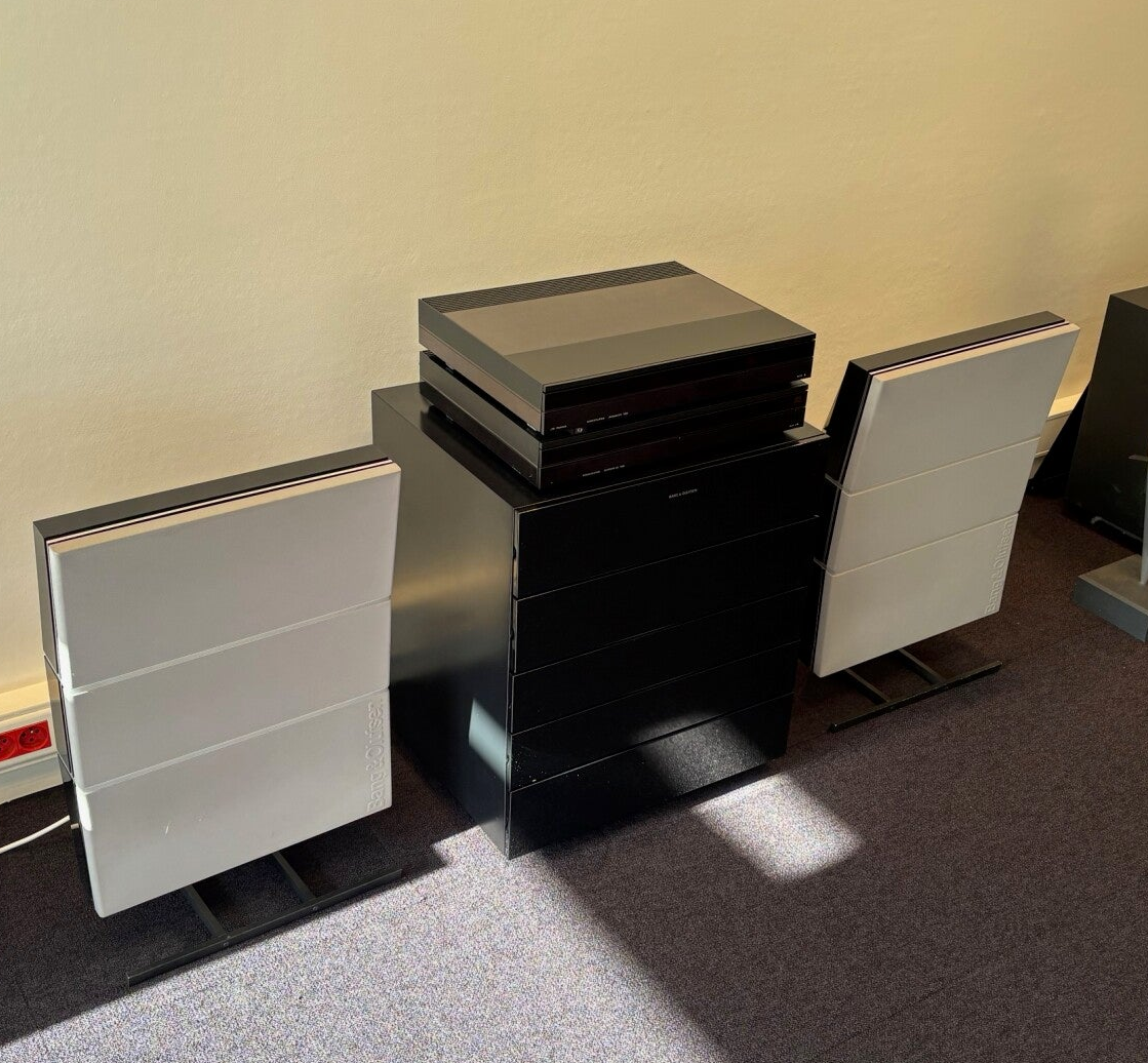 High Gloss Black Cabinet With Beomaster 7000 & Beogram 7000 - Black edition & High Gloss Black Redline Speakers