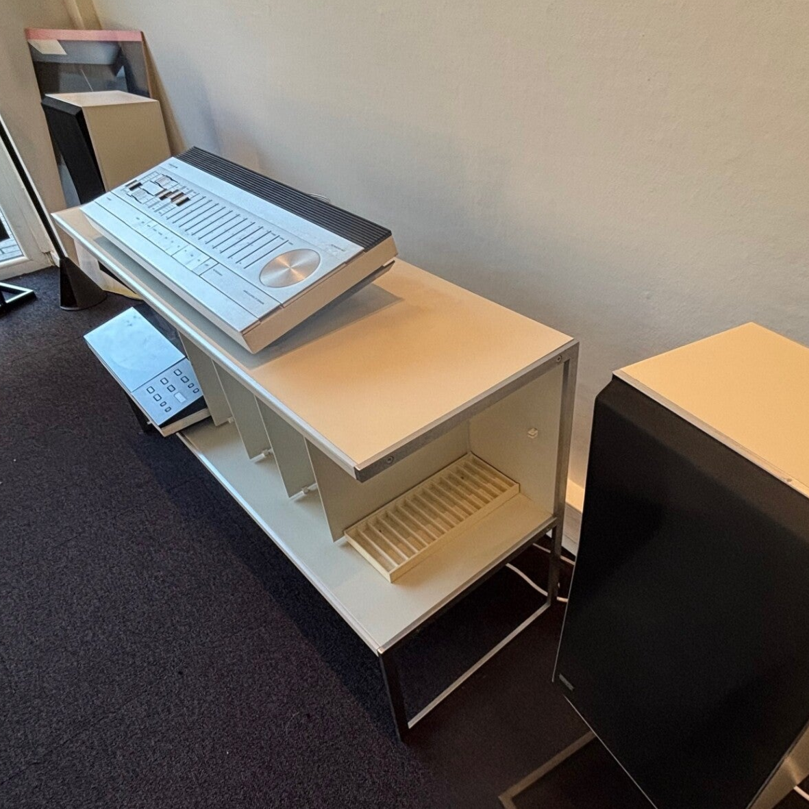 Beomaster 2000 Cream White - Furniture & Speakers Beovox S45.2 & Beogram TX