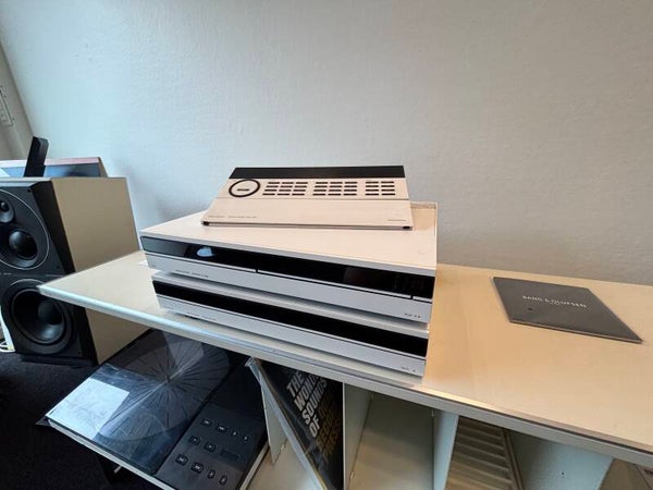 Beomaster 6500 & Beogram 6500 White Edition - Cream White Furniture  SC60 -Beovox 120.2 Cream White Speakers With Stands -Beogram TX