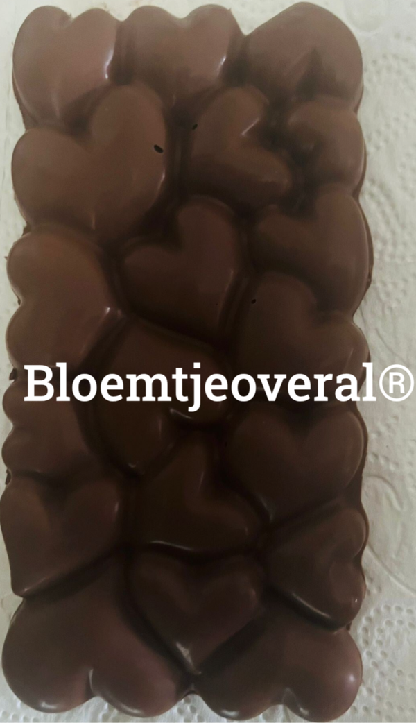 Bloemtjeoveral® exclusieve melk chocolade reep aardbeien