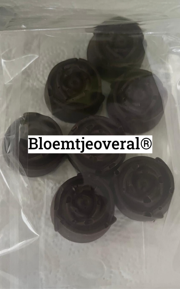 Bloemtjeoveral® exclusieve chocolade Bloemen met Hazelnoten