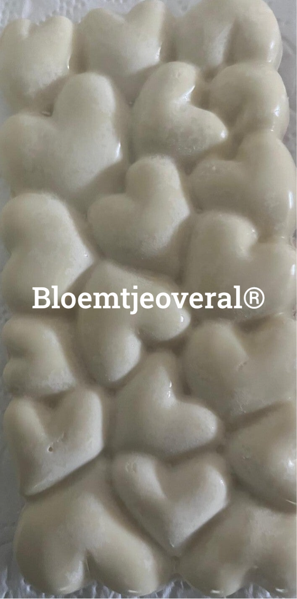 Bloemtjeoveral® exclusieve witte chocolade Reep harten met aardbeien