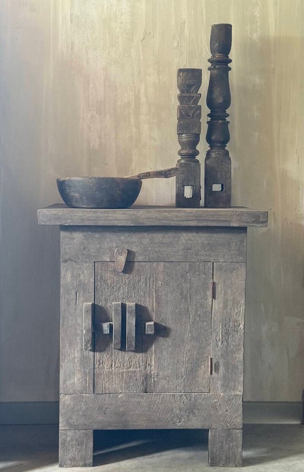 kastje / nachtkastje old barn