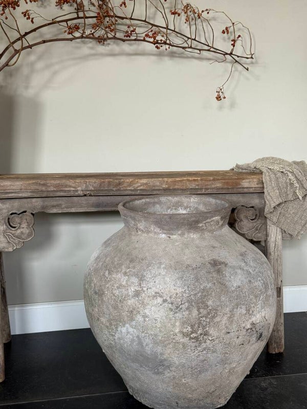 Oude stenen kruik / waterkruik