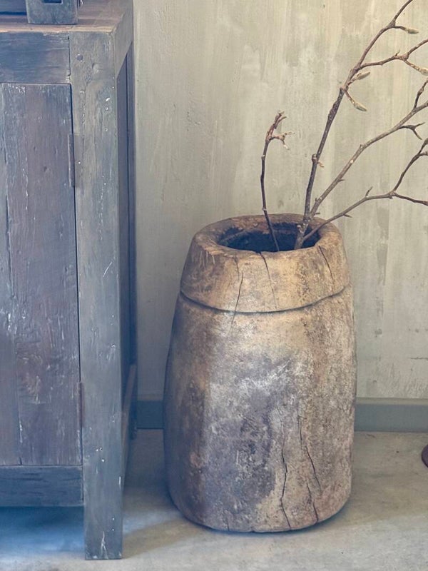 Grote oude houten pot