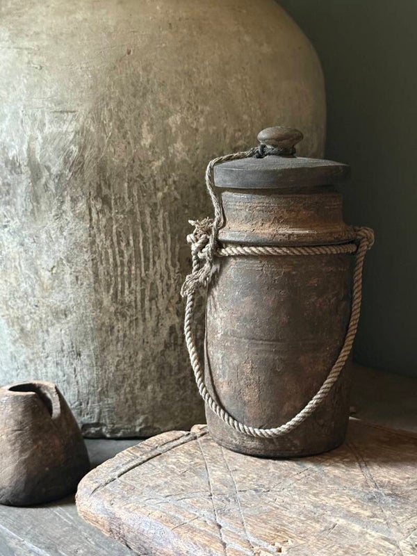 Nepalees kruikje met deksel en touw A18