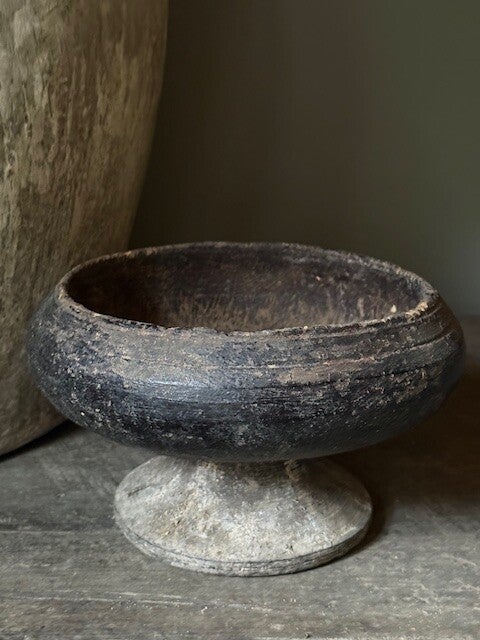 authentiek schaaltje met voet sleets