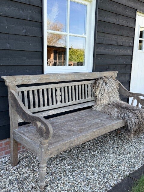 Grote stevige stationsbank