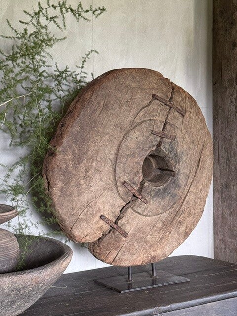 Wiel op standaard met stoere details D