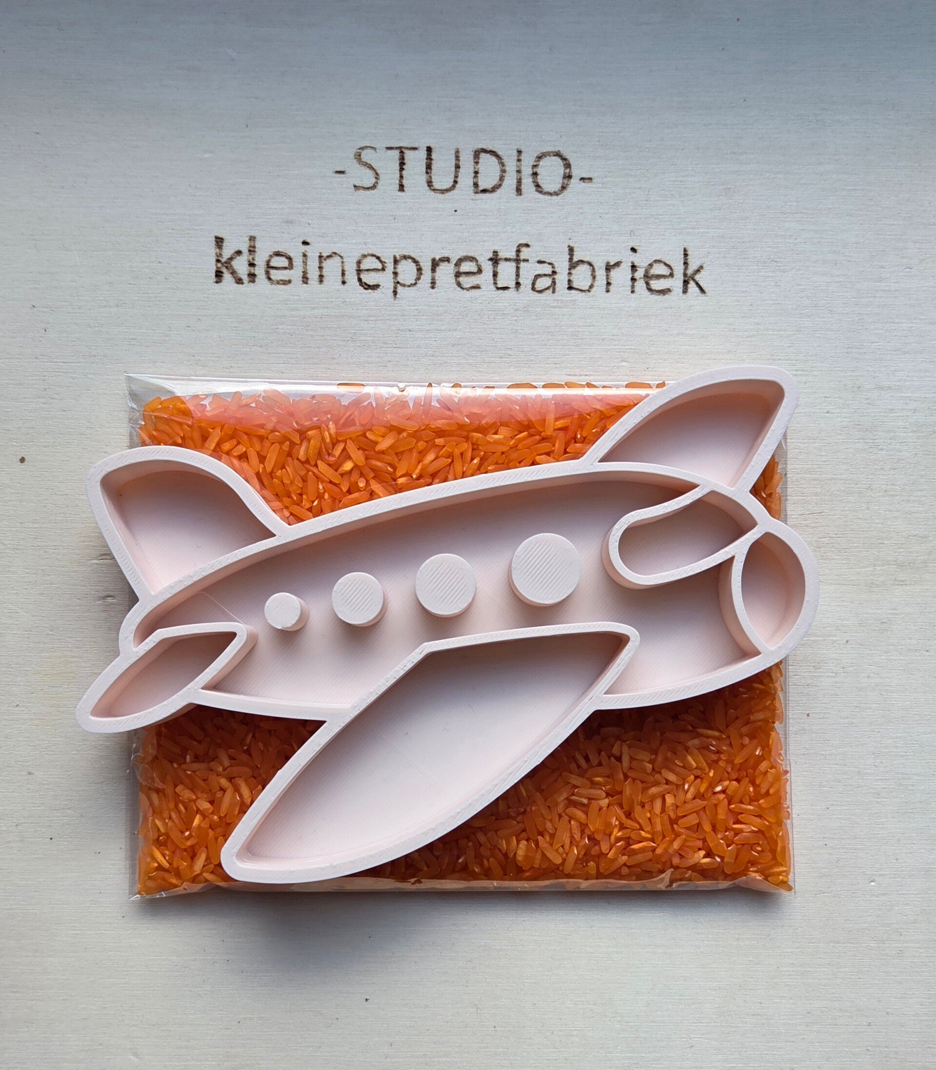 Speelrijst met vliegtuig vulvorm - Kant en klare traktatie