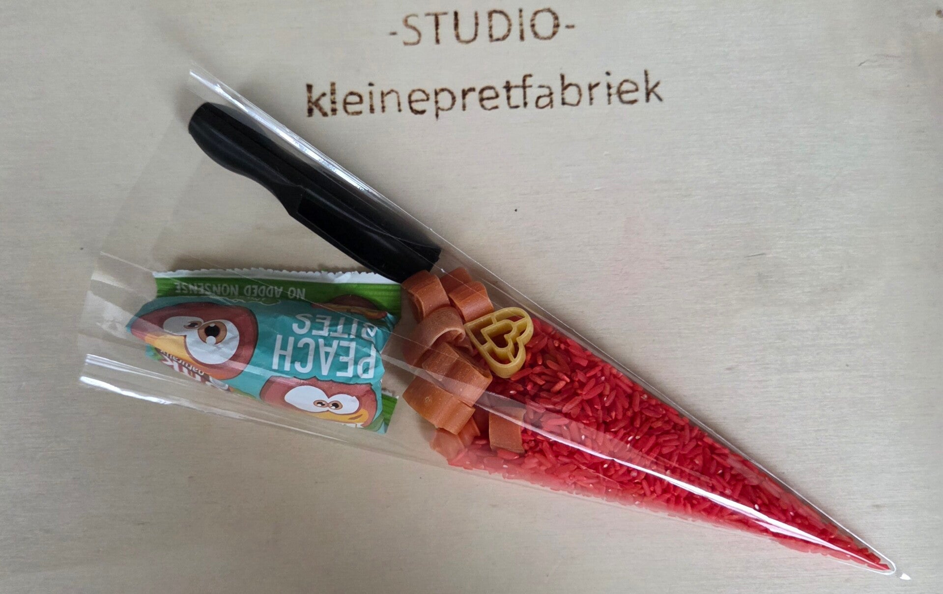 Speelrijst met schepje rood - Kant en klare traktatie