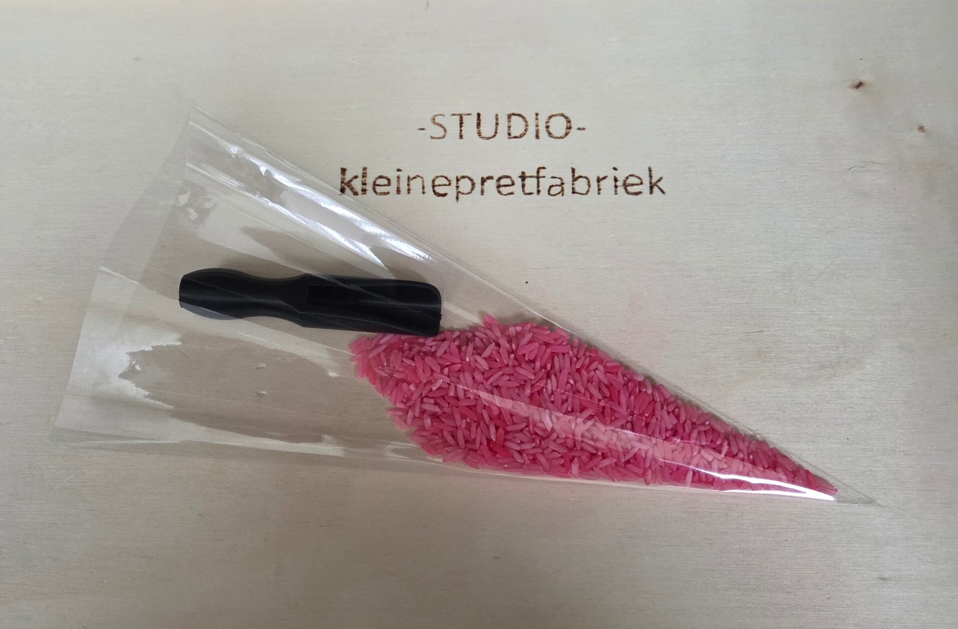 Speelrijst met schepje roze - Kant en klare traktatie