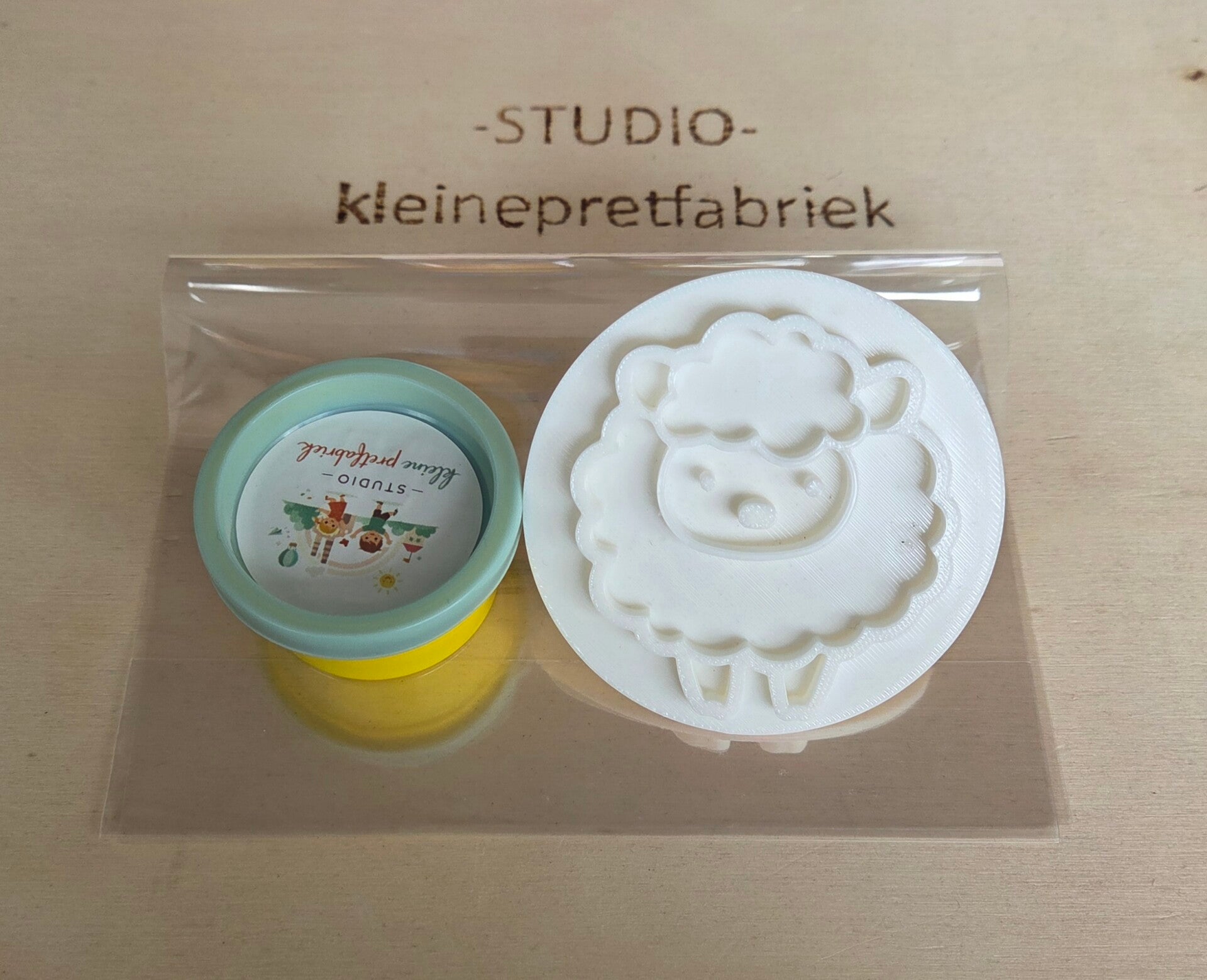 Kant en klare traktatie - schaap stempel en klei