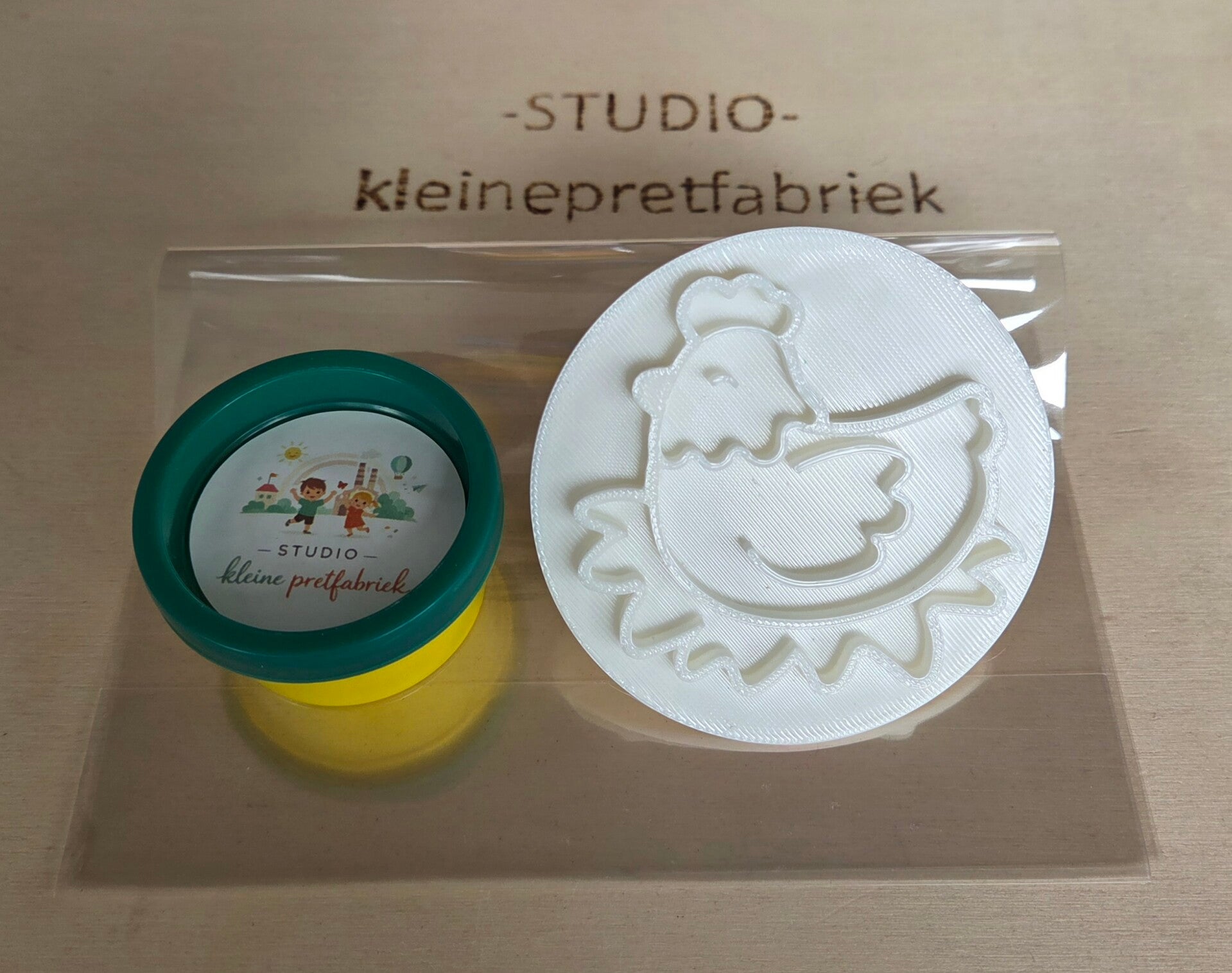 Kant en klare traktatie- kip stempel en klei