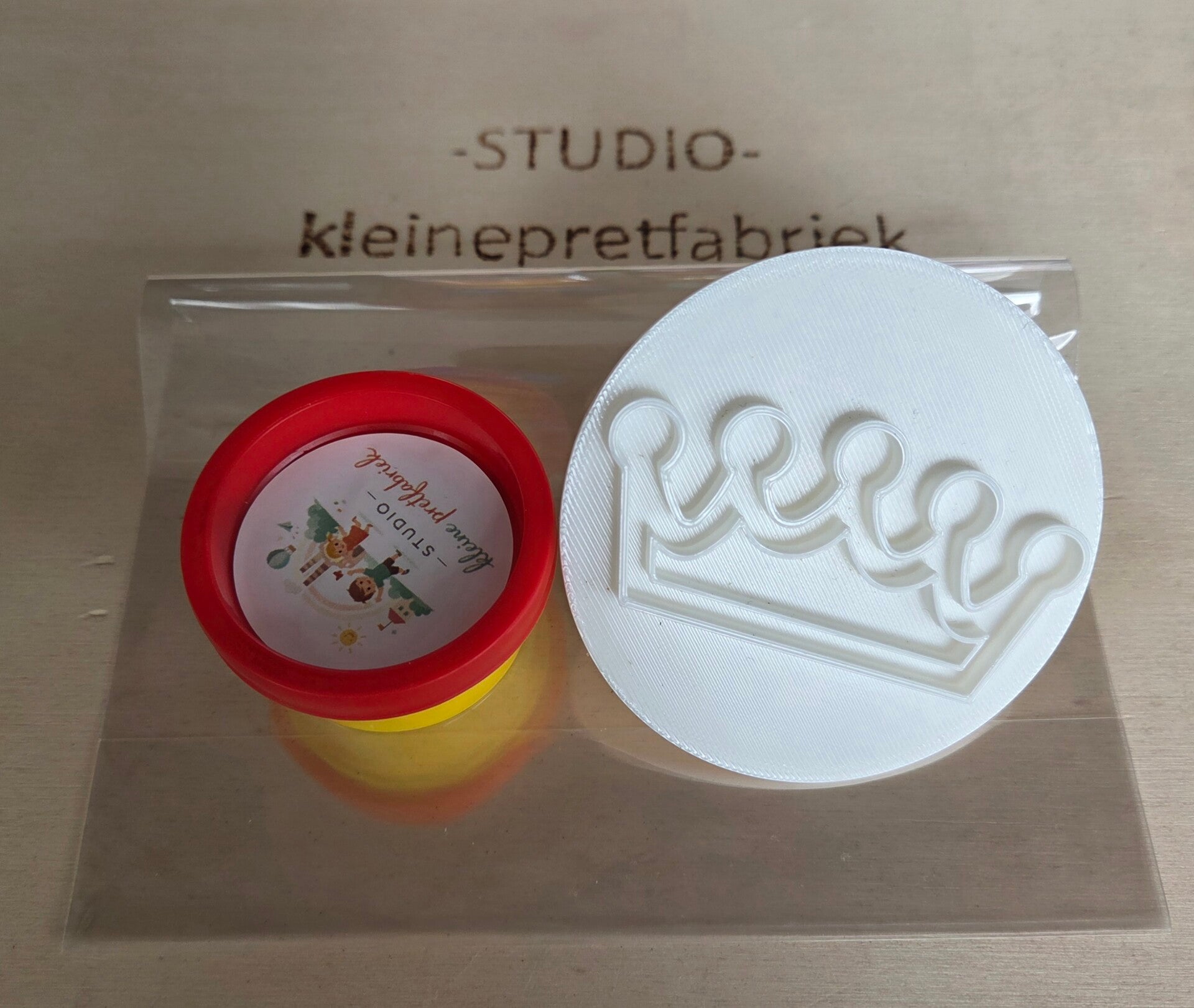 Kant en klare traktatie - kroon stempel en klei