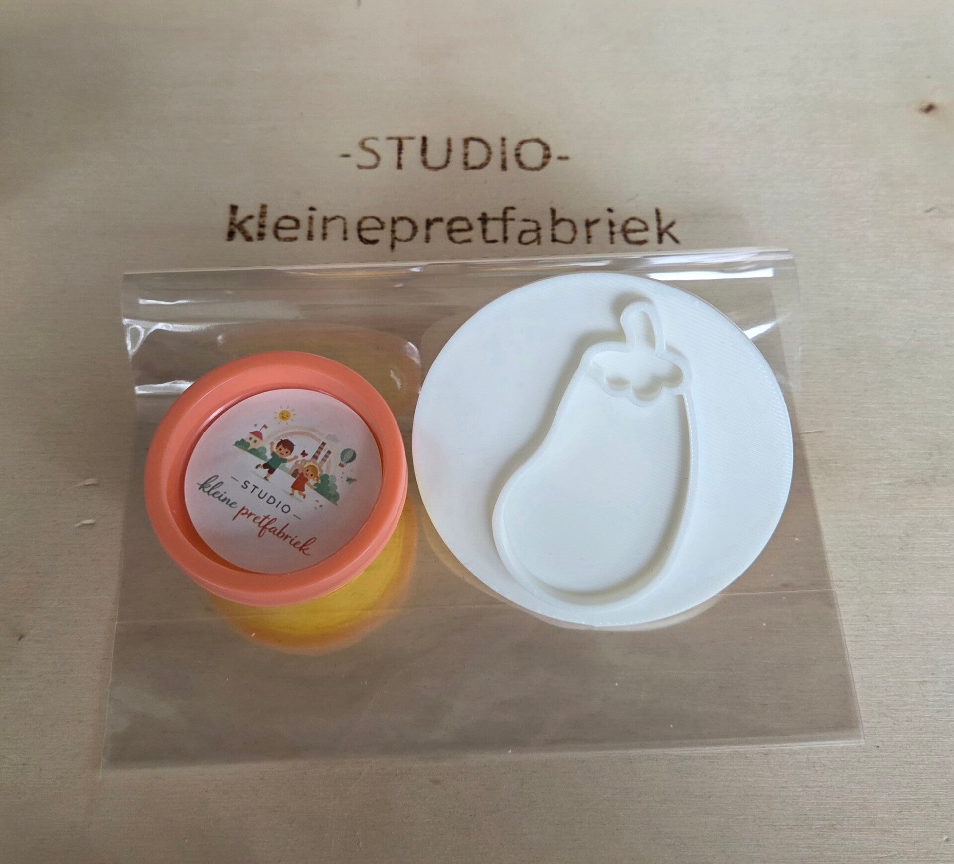 Kant en klare traktatie - aubergine stempel en klei