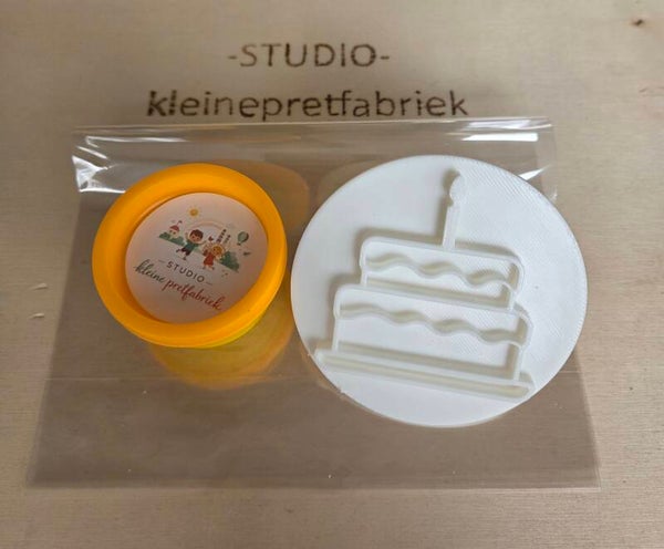 Kant en klare traktatie - laagjestaart stempel en klei