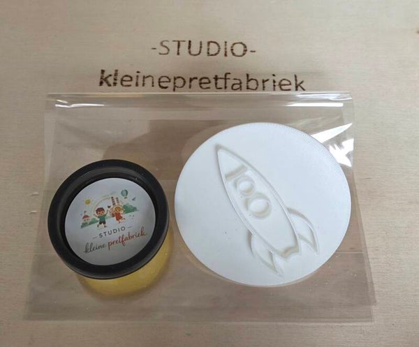 Kant en klare traktatie - raket stempel en klei