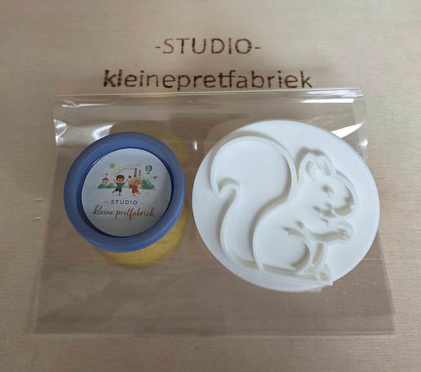 Kant en klare traktatie - eekhoorn stempel en klei