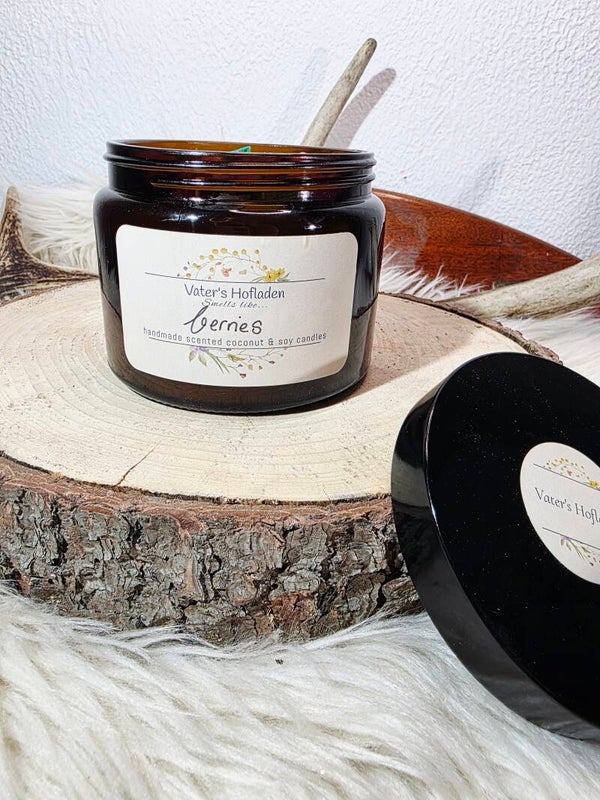 große braune Duftkerze berries