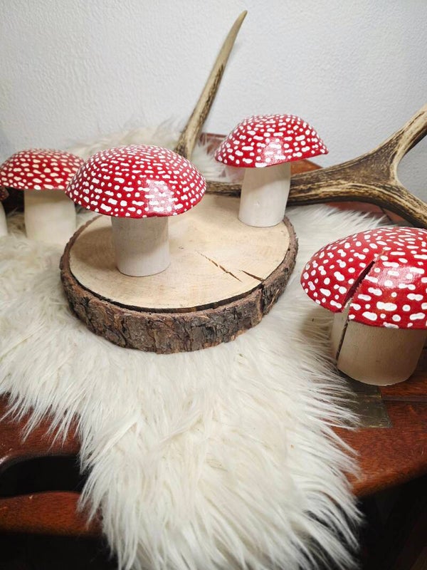 große Holzpilze "Fliegenpilz"