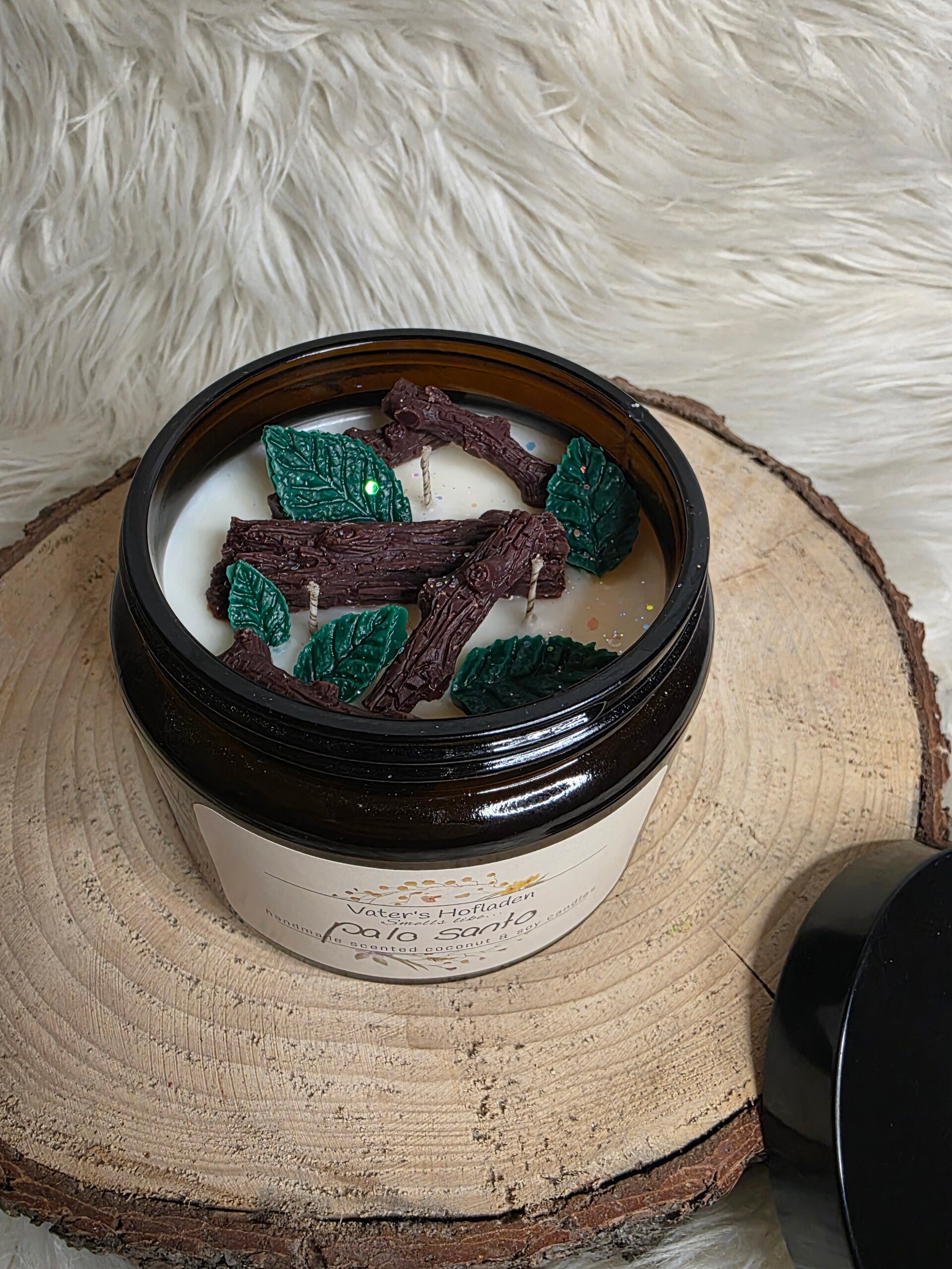 große braune Duftkerze palo santo