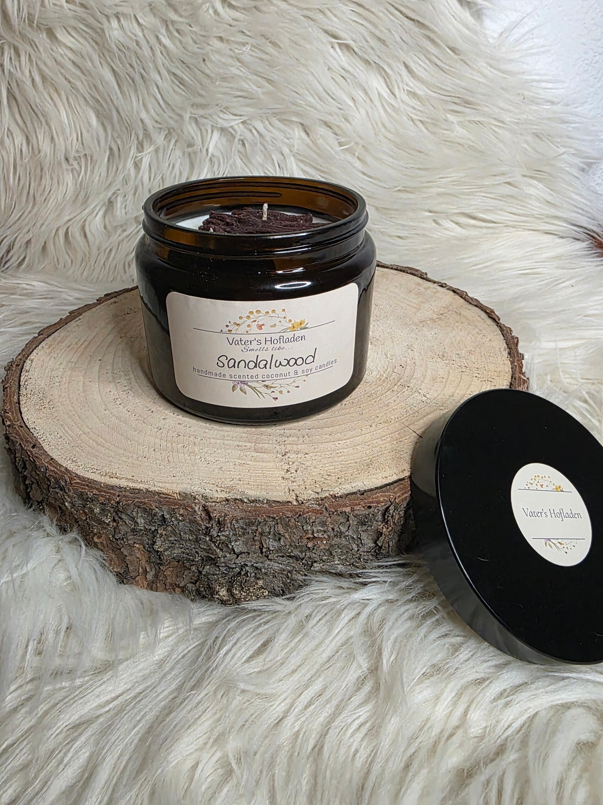 große braune Duftkerze sandalwood