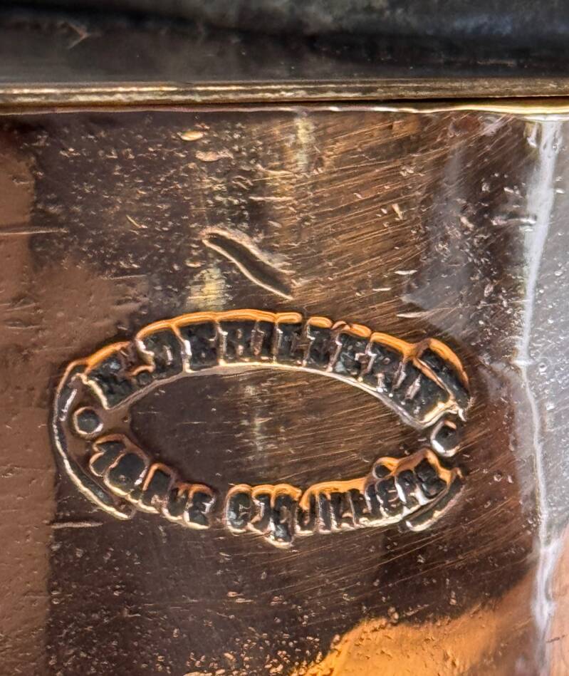 dehillerin-oval-stamp-eith-dot-standard-vb3xll.jpg