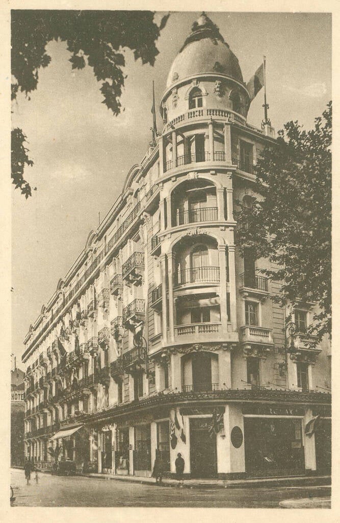 Historic Hotel du Parc Vichy with dome and turret - Residence Le Parc today - 21 rue du Parc Vichy France