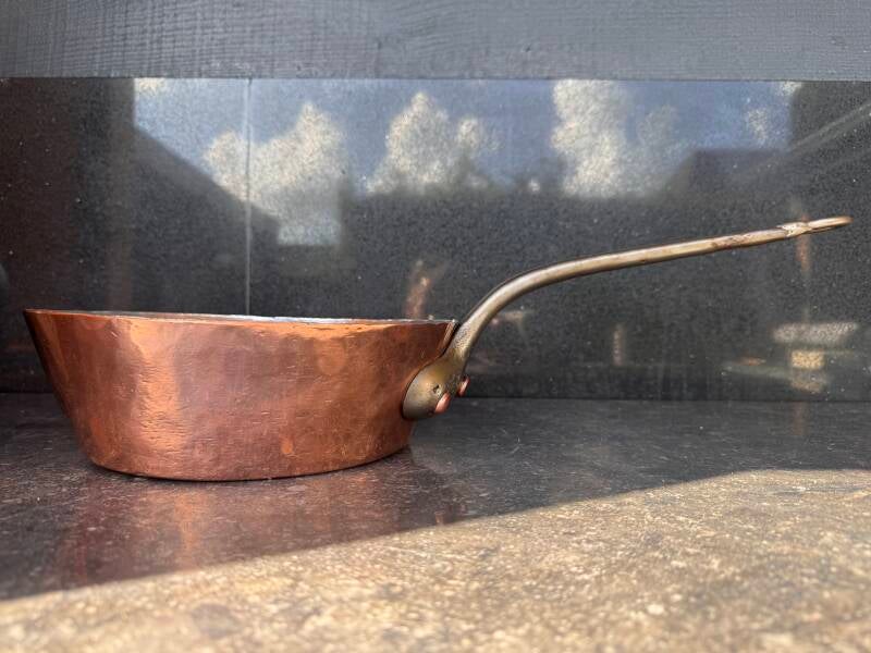 Antique copper Windsor pan 24.5cm - Hotel du Parc Vichy - side view