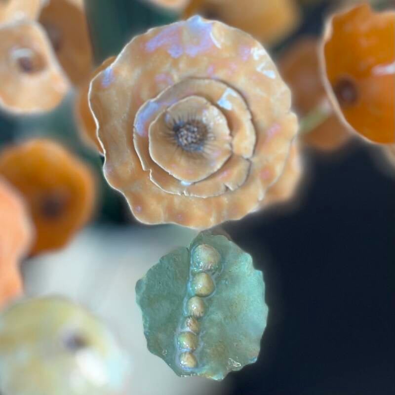 Drie laagse keramische bloem