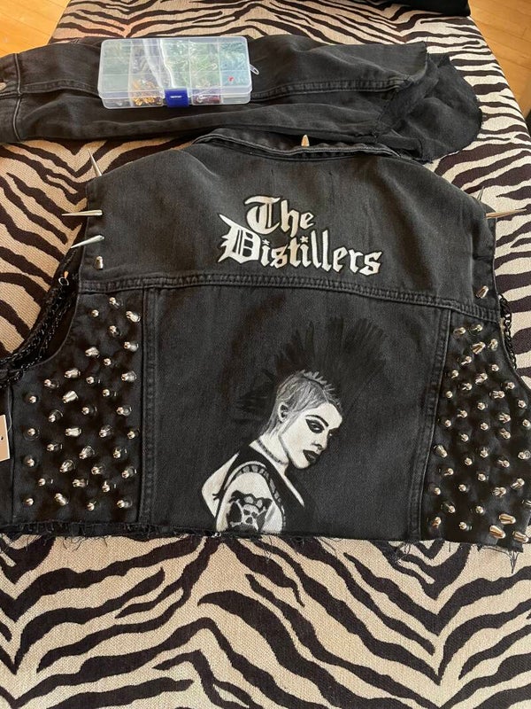 Brody Dalle / The Distillers + cone studs + long spikes + shoulder chains = 🖤 XL