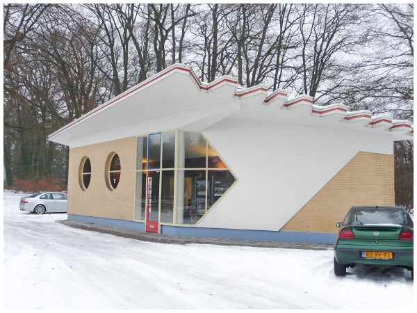 In dit prachtige architectonisch originele pand aan de Apeldoornseweg in Arnhem  is een Geheel nieuwe elektrische installatie aangebracht. Nieuwe data bekabeling gelegd t.b.v. het computernetwerk.
