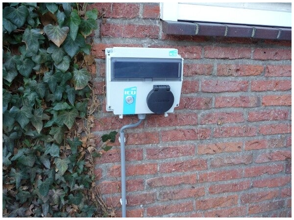Oplaadpunt voor electrische auto aanegelegd in Oosterbeek.