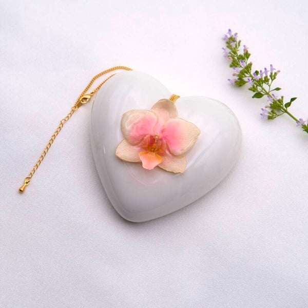 Echte Orchideen Halskette – Naturblume – Halskette mit feiner Goldoptik (Flashplating) – Phalaenopsis Blume – Geschenk für Frauen – Unikat