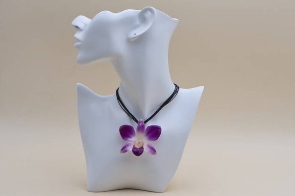 Elegante Halskette mit echter Orchidee in Lila Weiss