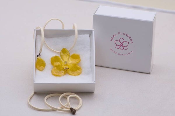Halskette mit echter Mini-Orchidee in Yellow / Gelb