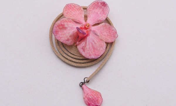 Halskette mit echter Mini-Orchidee in Pink / Rosa