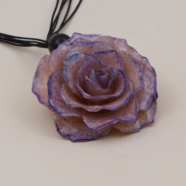 Einzigartige Halskette mit echter Rose in Lavendel/Lavender