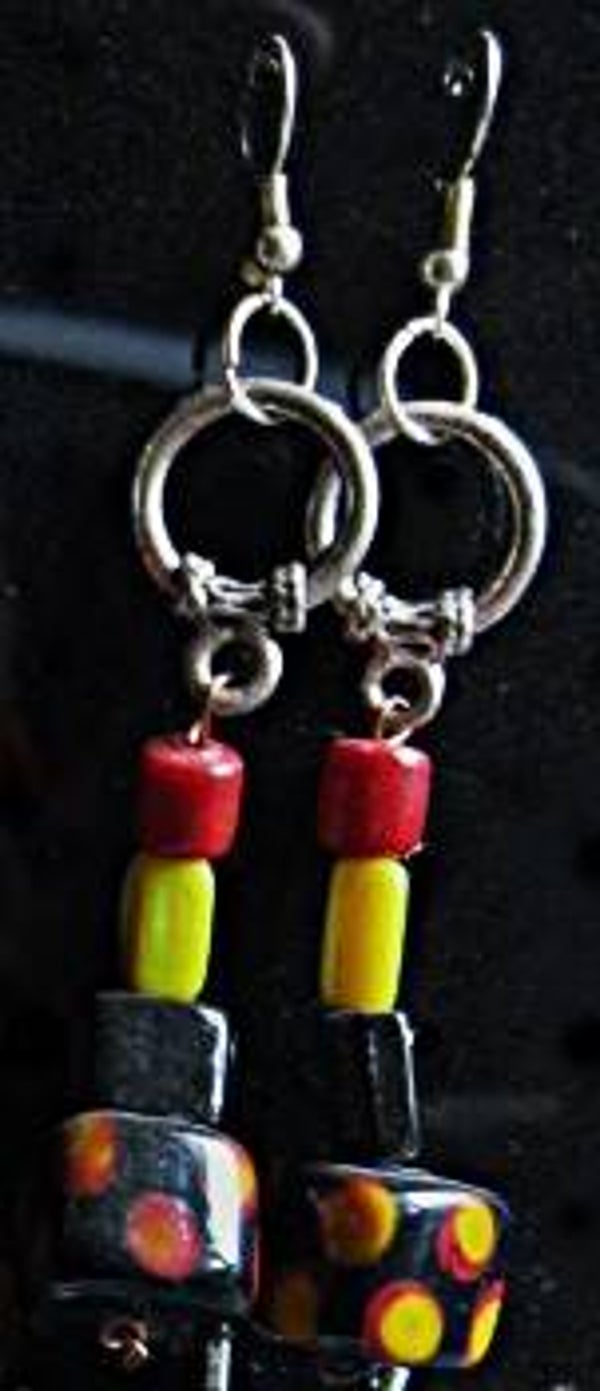 Boucles d'Oreilles Éclatantes aux Perles Variées - E1024