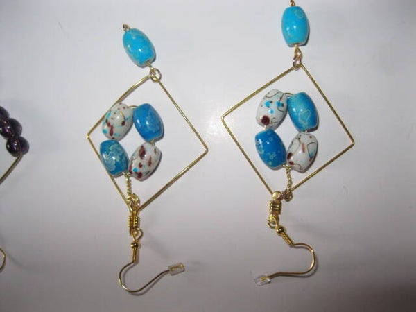 Boucles D'oreilles en forme de diamant avec Italien Perles Bleu et Blanc - E1100