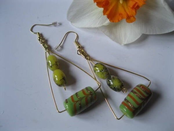 Boucles d'oreilles géométrique avec perles vert et orange - E1103