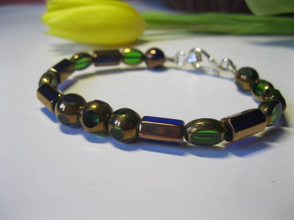 Bracelet avec perles en métallique en plusieurs formes