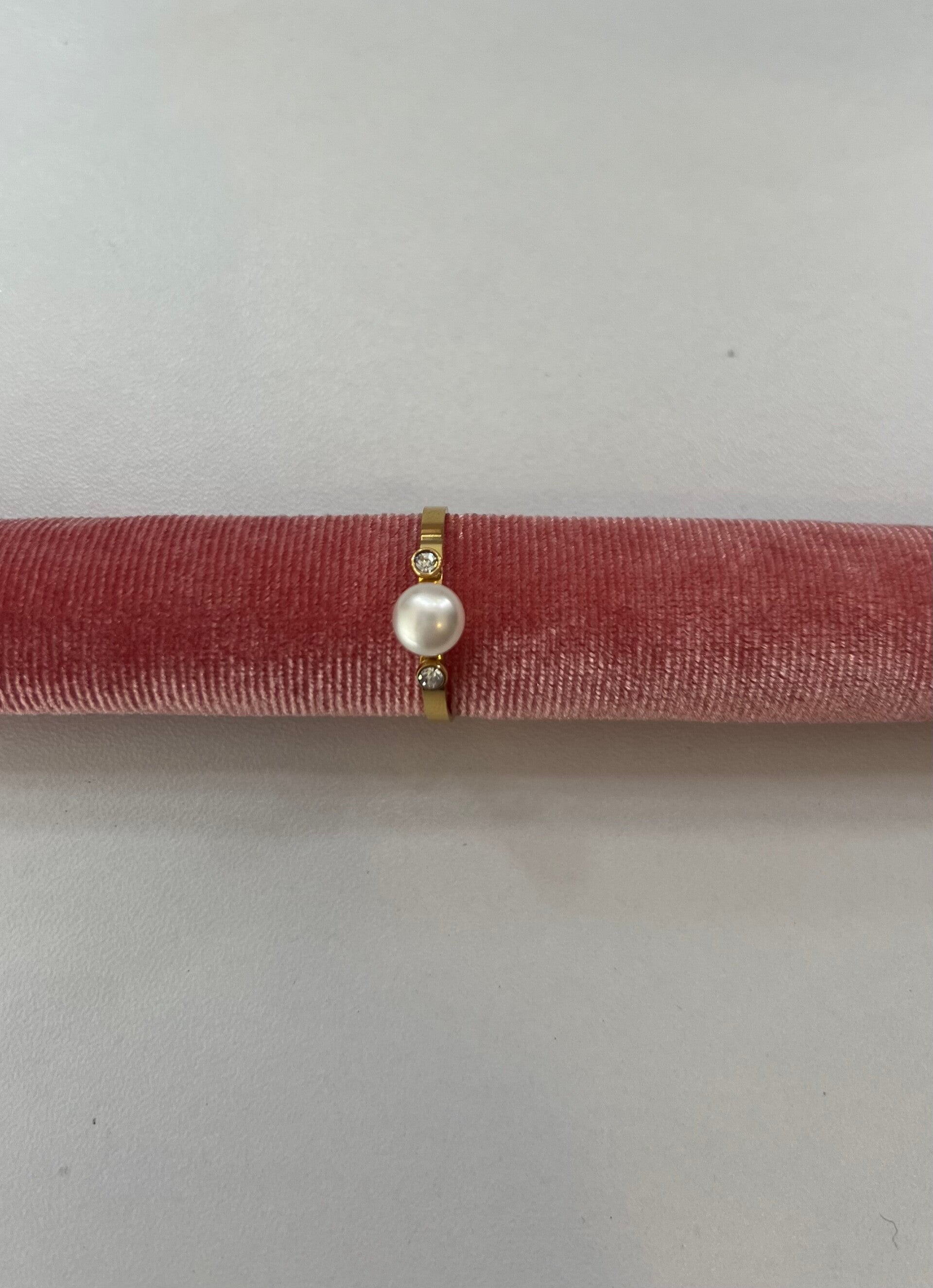 Ring goud met parel en steentjes