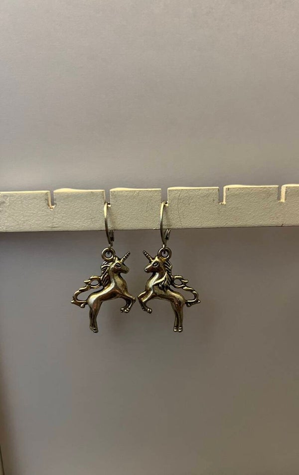 Zilveren oorbellen unicorn